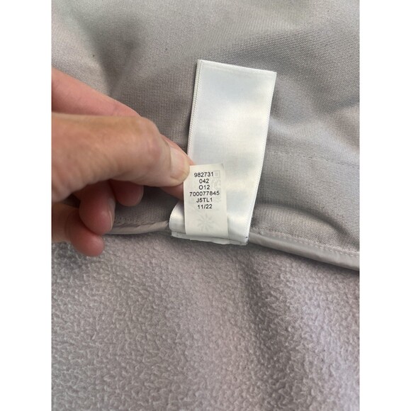 Athleta Inlet Down Puffer Jacket L Purple Lightweight Quilted Hood Outdoor - Picture 16 of 16